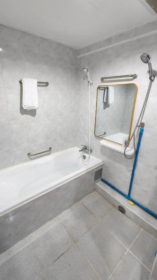 Apartment A4 Dindaeng Bangkok Exterior foto